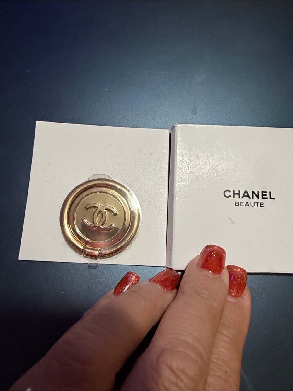 Chanel Beauté CC Logo Phone Ring Holder Makeup Compact in Gold NWT